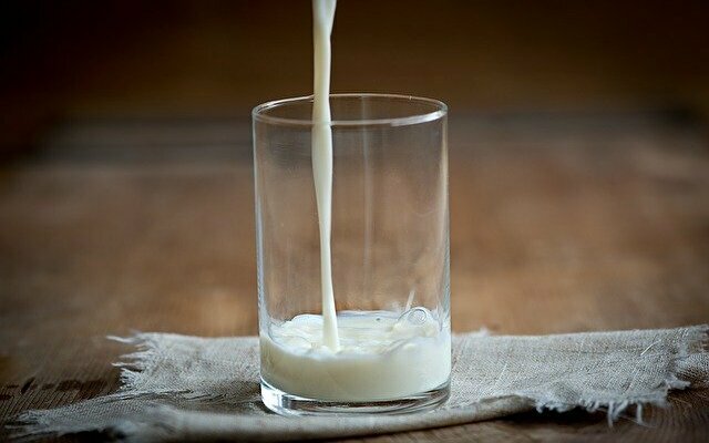 プロテインを牛乳に溶かして飲むメリット