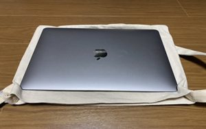 【ザ・ノースフェイス】MacBookユーザにおすすめするショルダーバッグ_MacBook比較